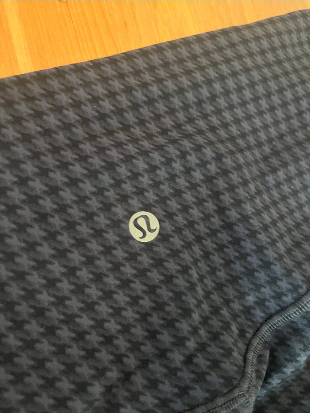 Patterned blue and black Lululemon leggings size 10